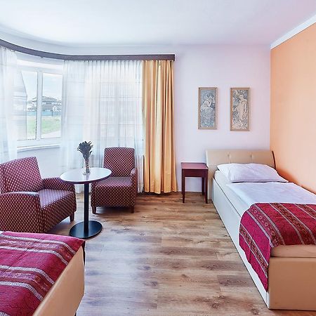 Hotel Penzion Karolinka Kroměříž Exterior foto